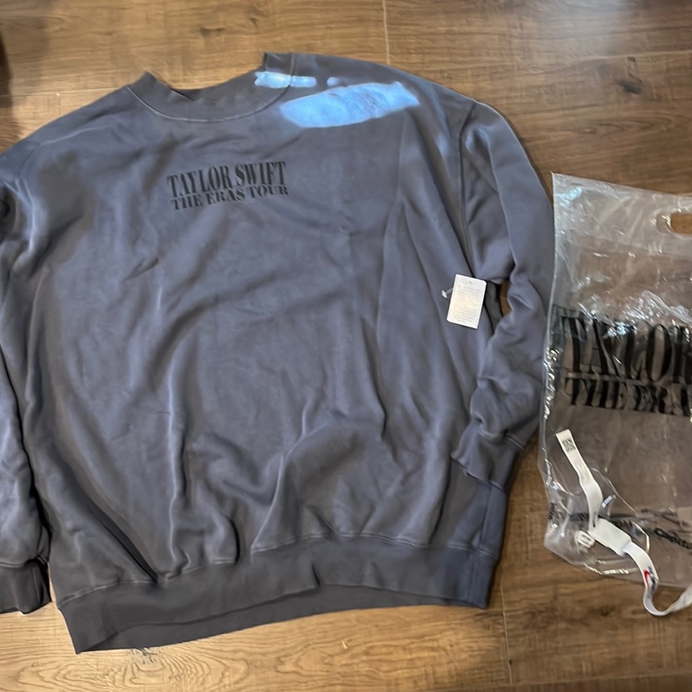 NWT Taylor Swift Blue Sweatshirt Oficial Merch